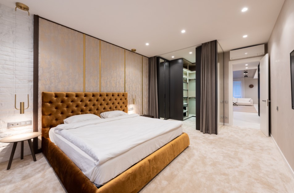A hotel bedroom